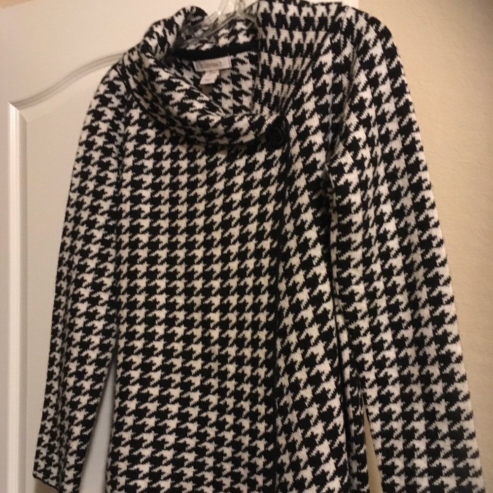 Ladies shawl collar cardigan with one button